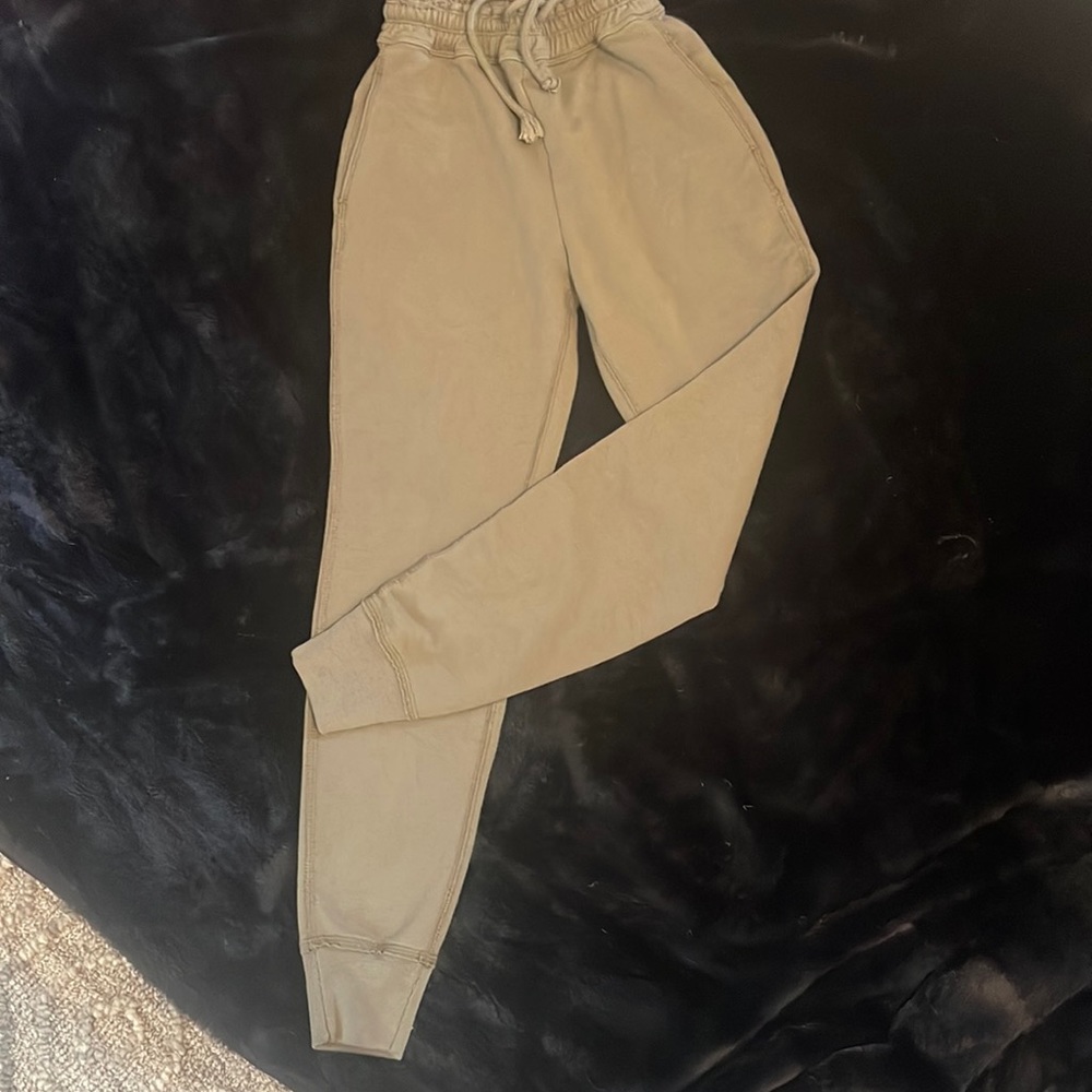 🆕 Abercrombie & Fitch Ruffle Waistband Joggers(olive) New without tags